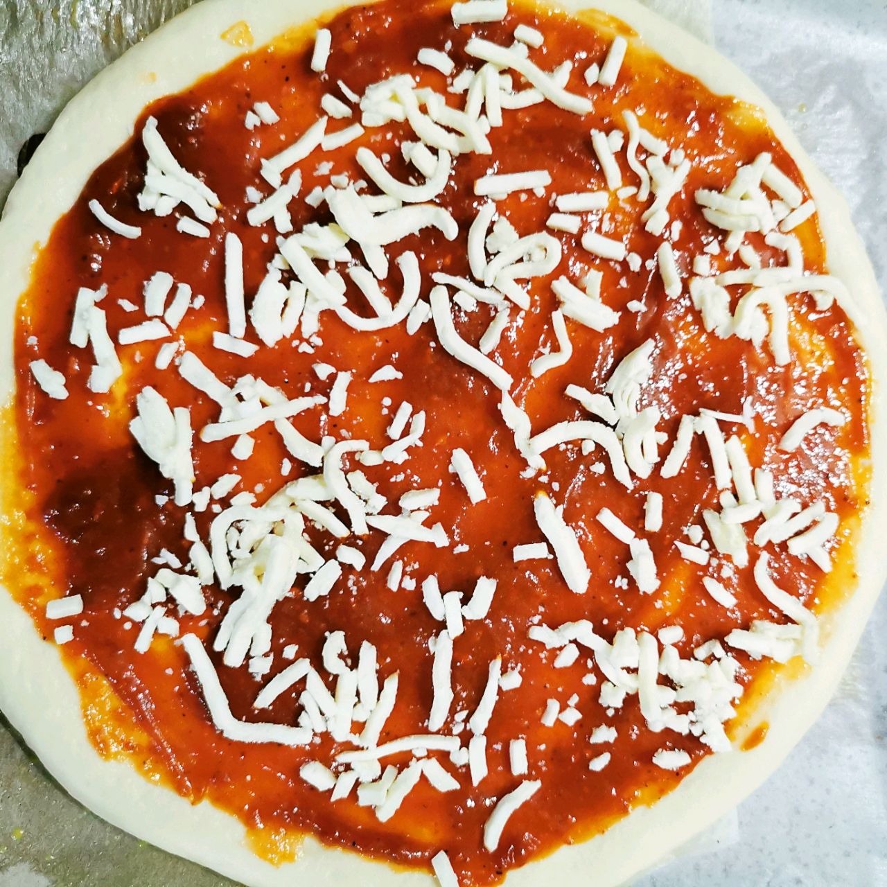 不用复杂馅料的简易火腿培根披萨