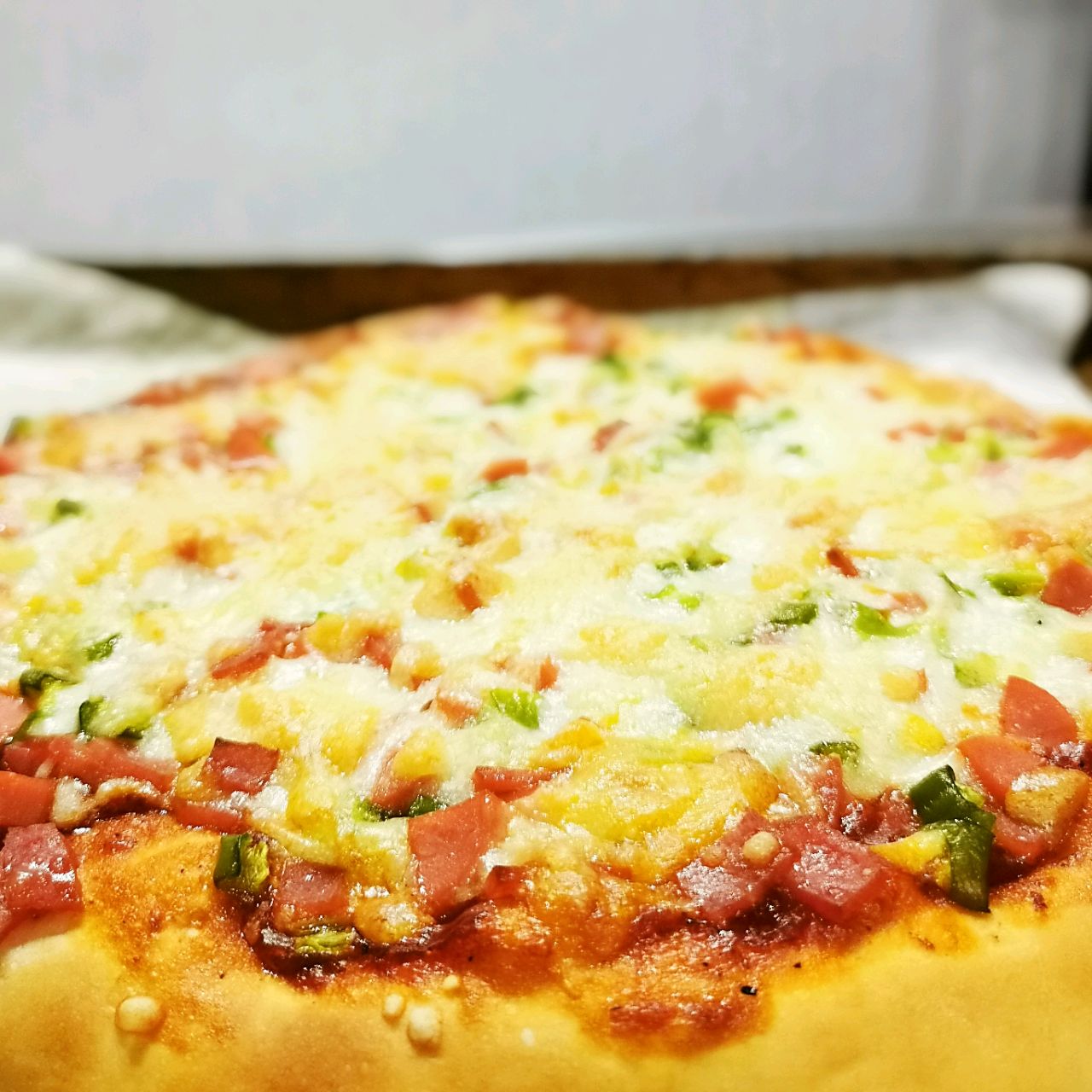 不用复杂馅料的简易火腿培根披萨