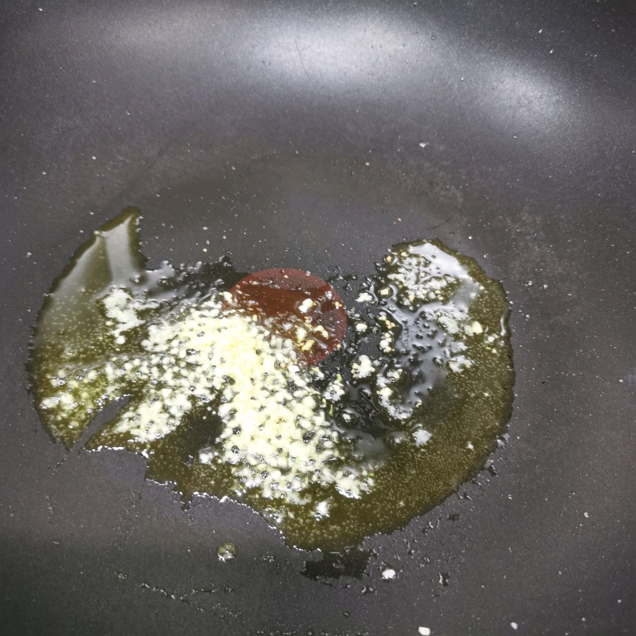 不用复杂馅料的简易火腿培根披萨