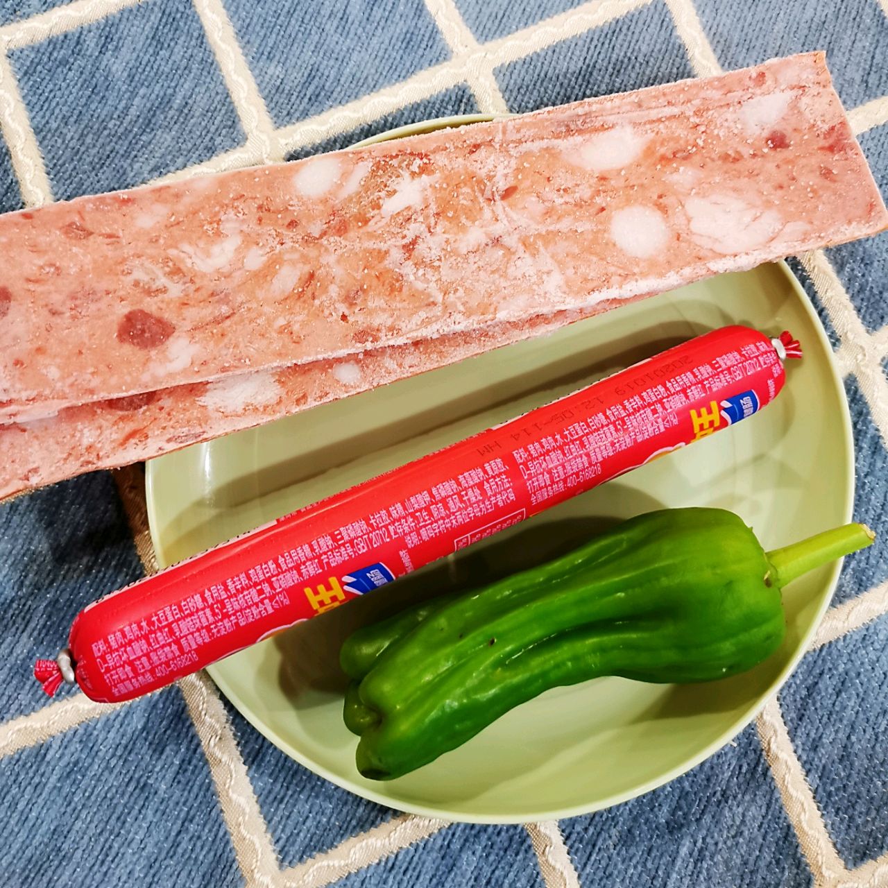 不用复杂馅料的简易火腿培根披萨