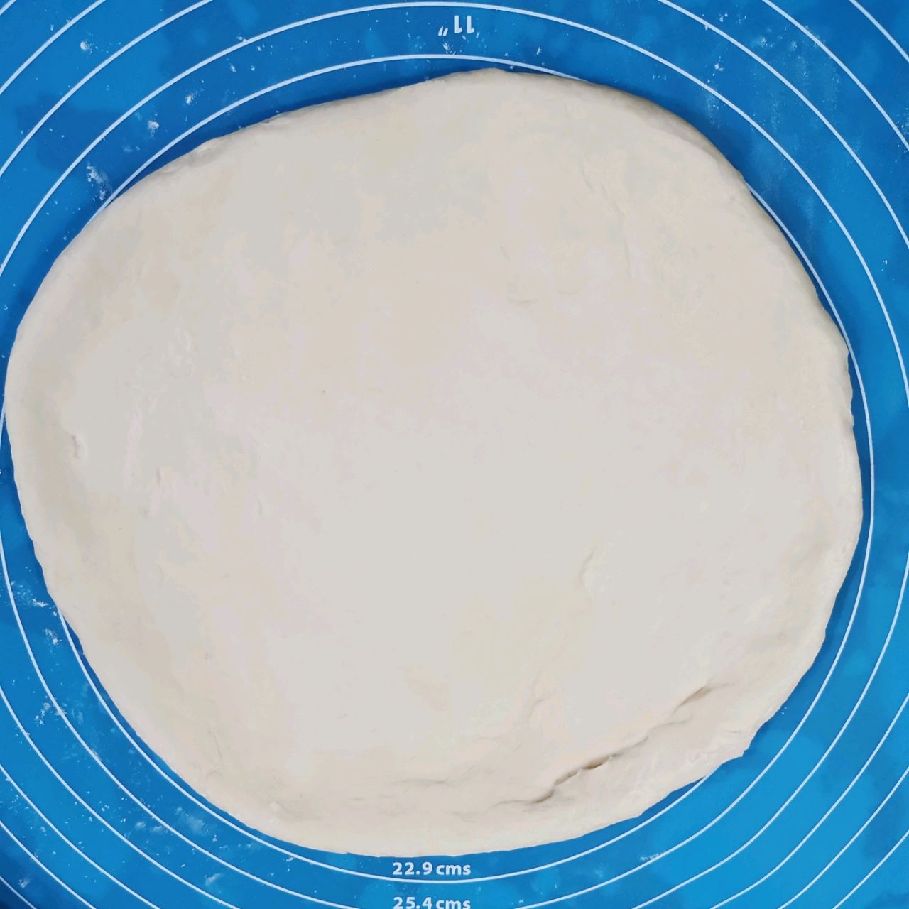 不用复杂馅料的简易火腿培根披萨