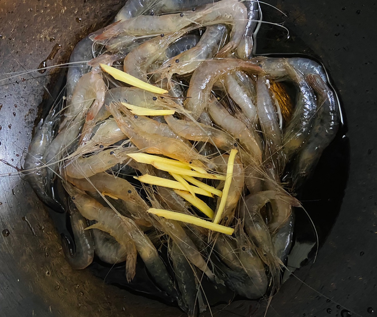 不用加水的白灼小白虾