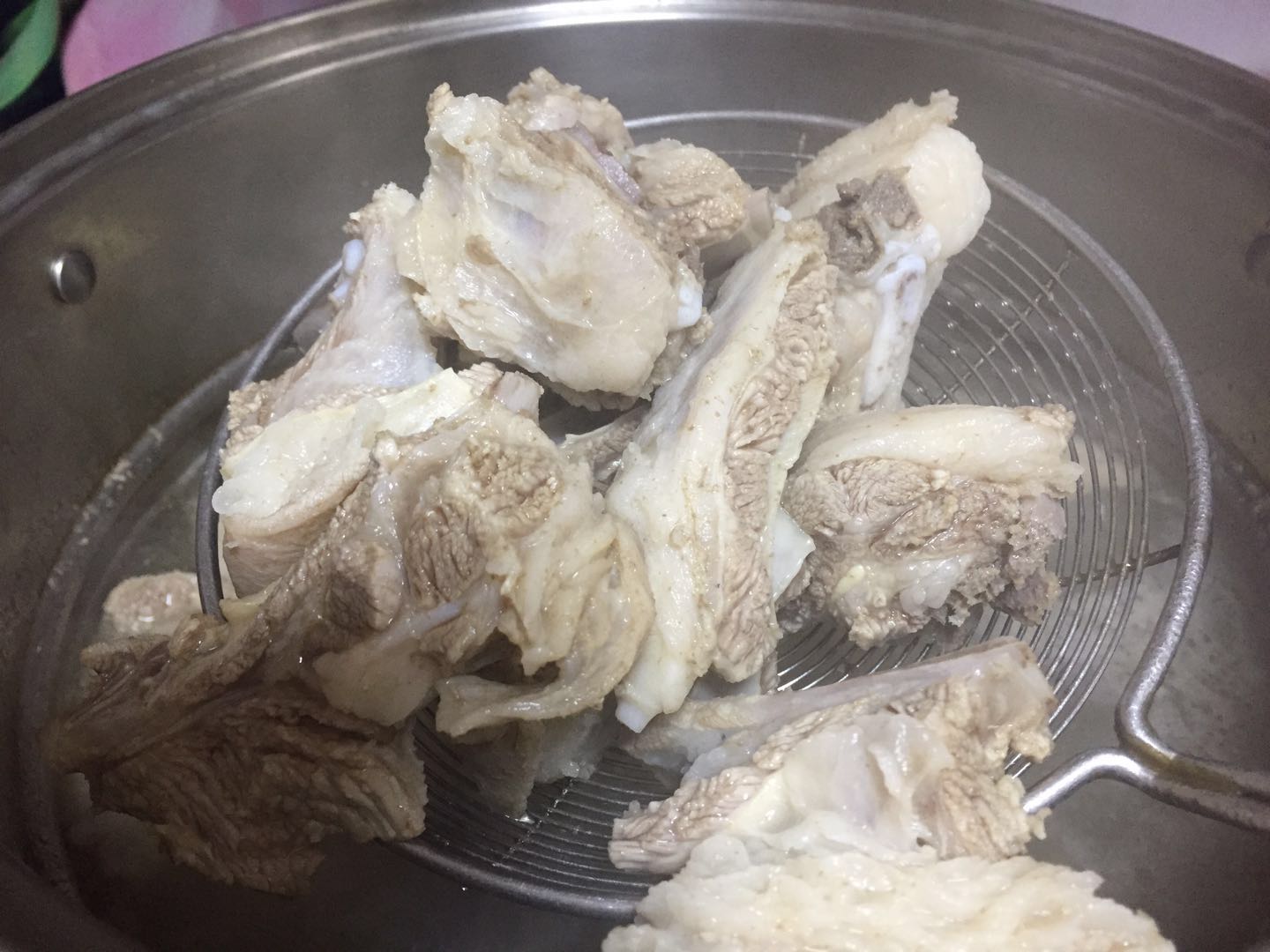 不油腻，无膻味—— 清炖羊排萝卜汤