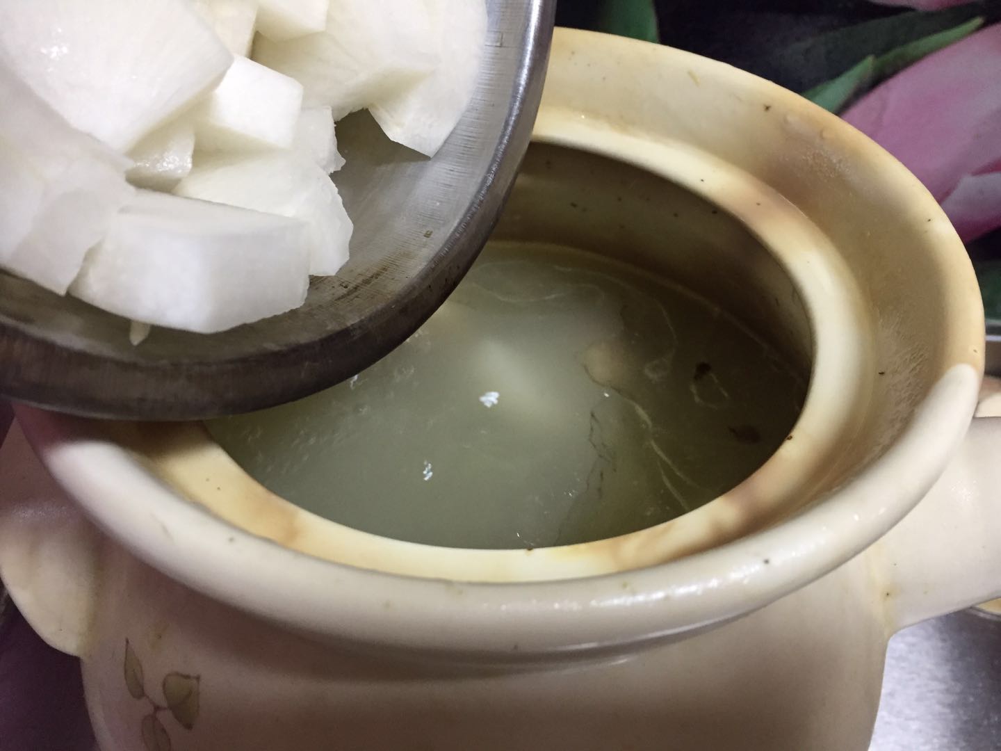 不油腻，无膻味—— 清炖羊排萝卜汤