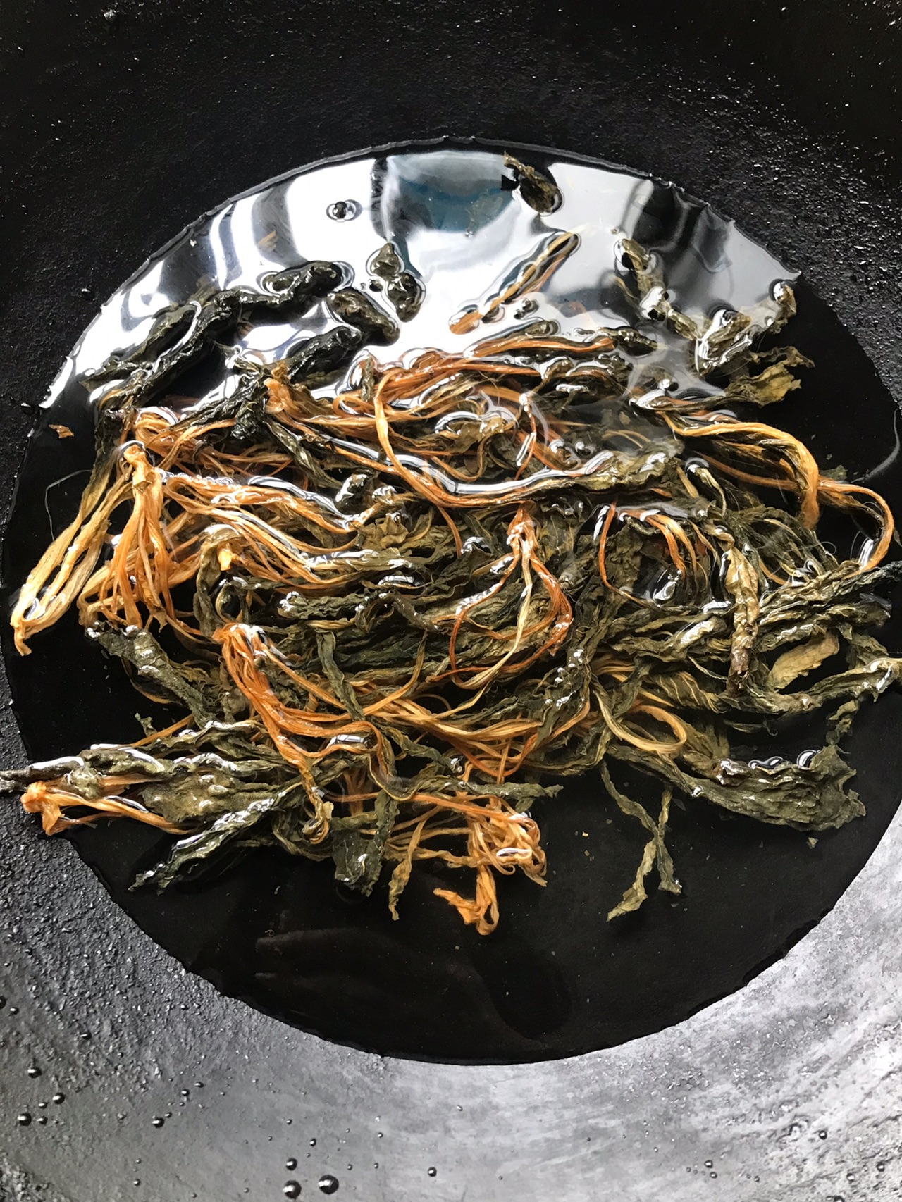 菜干煲筒骨汤