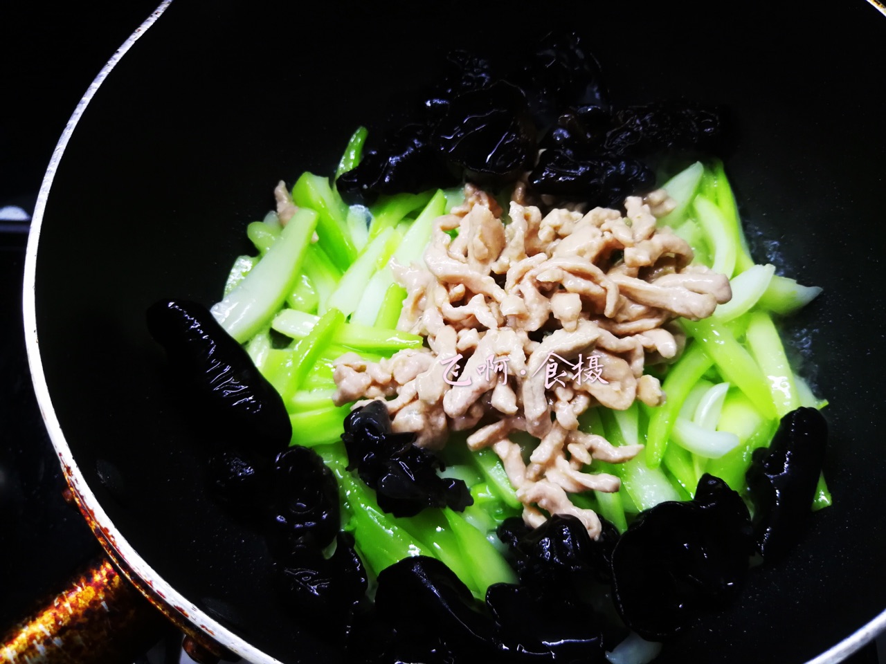 菜梗木耳炒肉丝