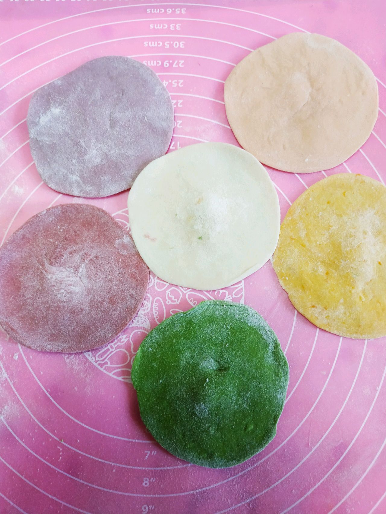 彩色素蒸饺