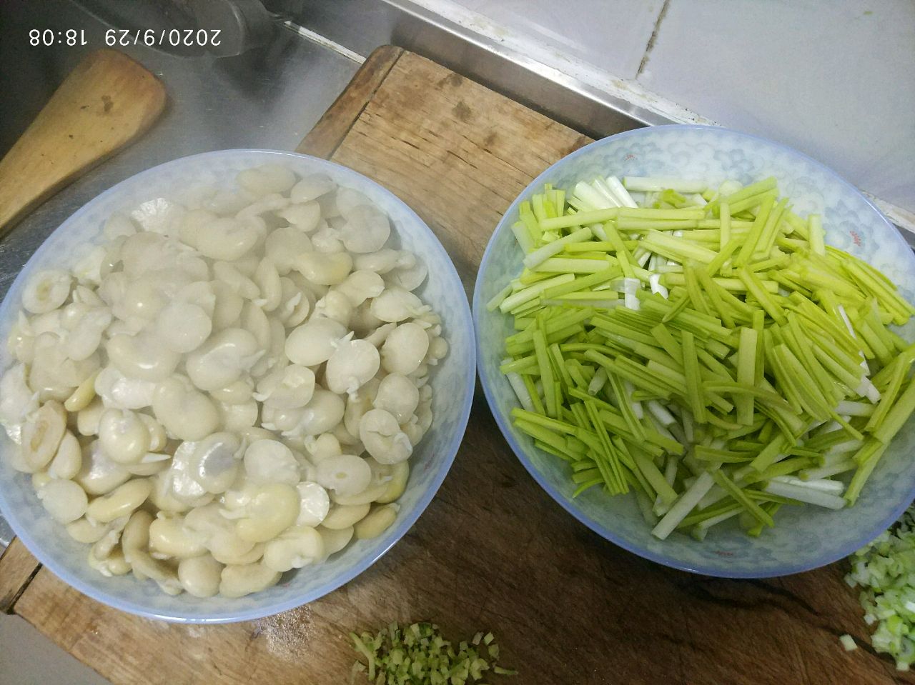 蚕豆瓣炒韭黄