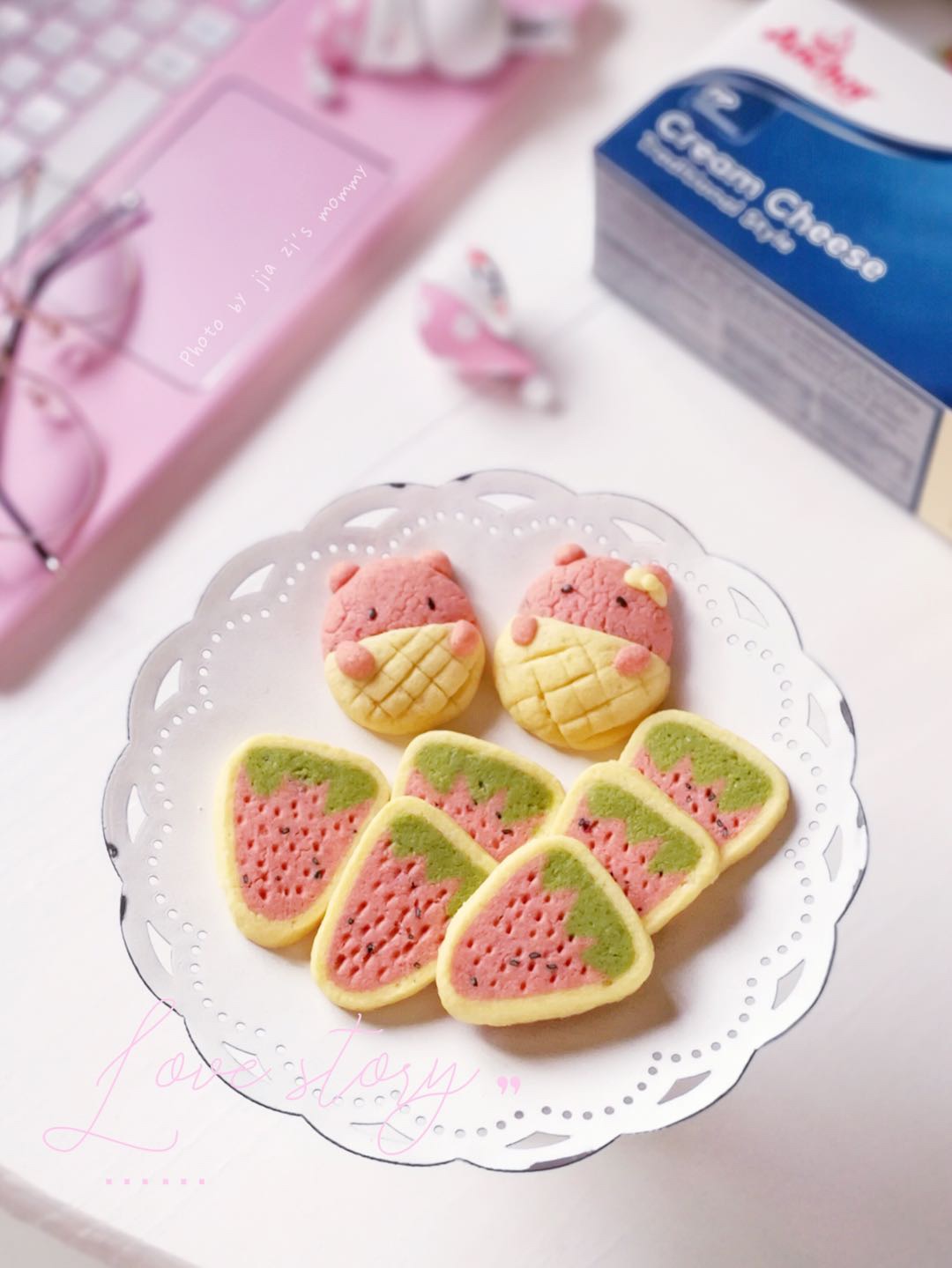 【草莓饼干】