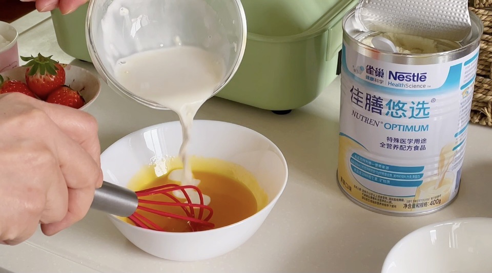 草莓厚松饼