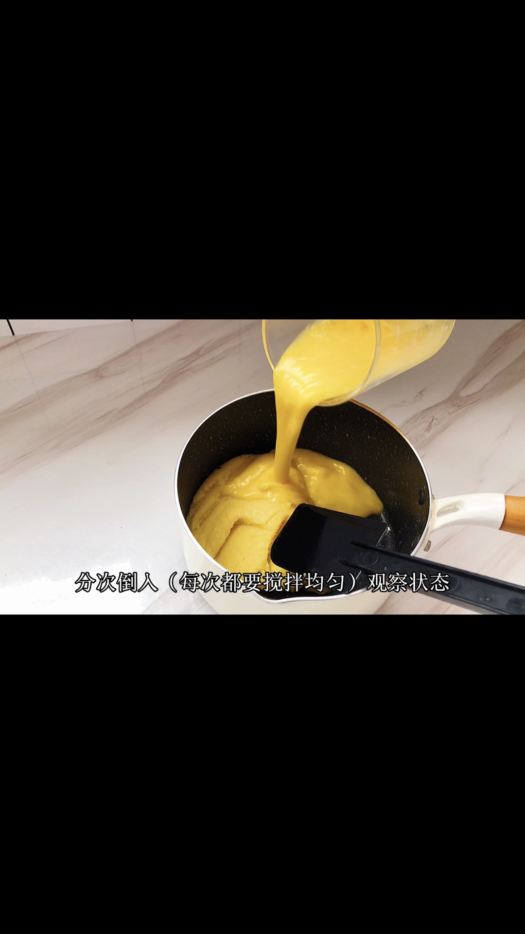 草莓酥皮大泡芙