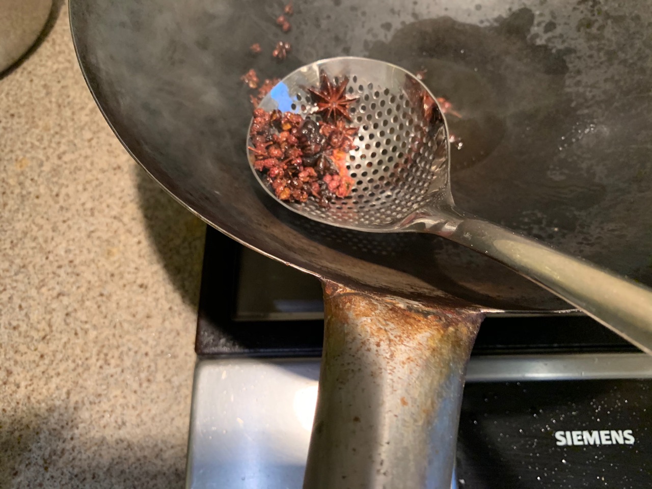 查干湖的鱼必须铁锅炖