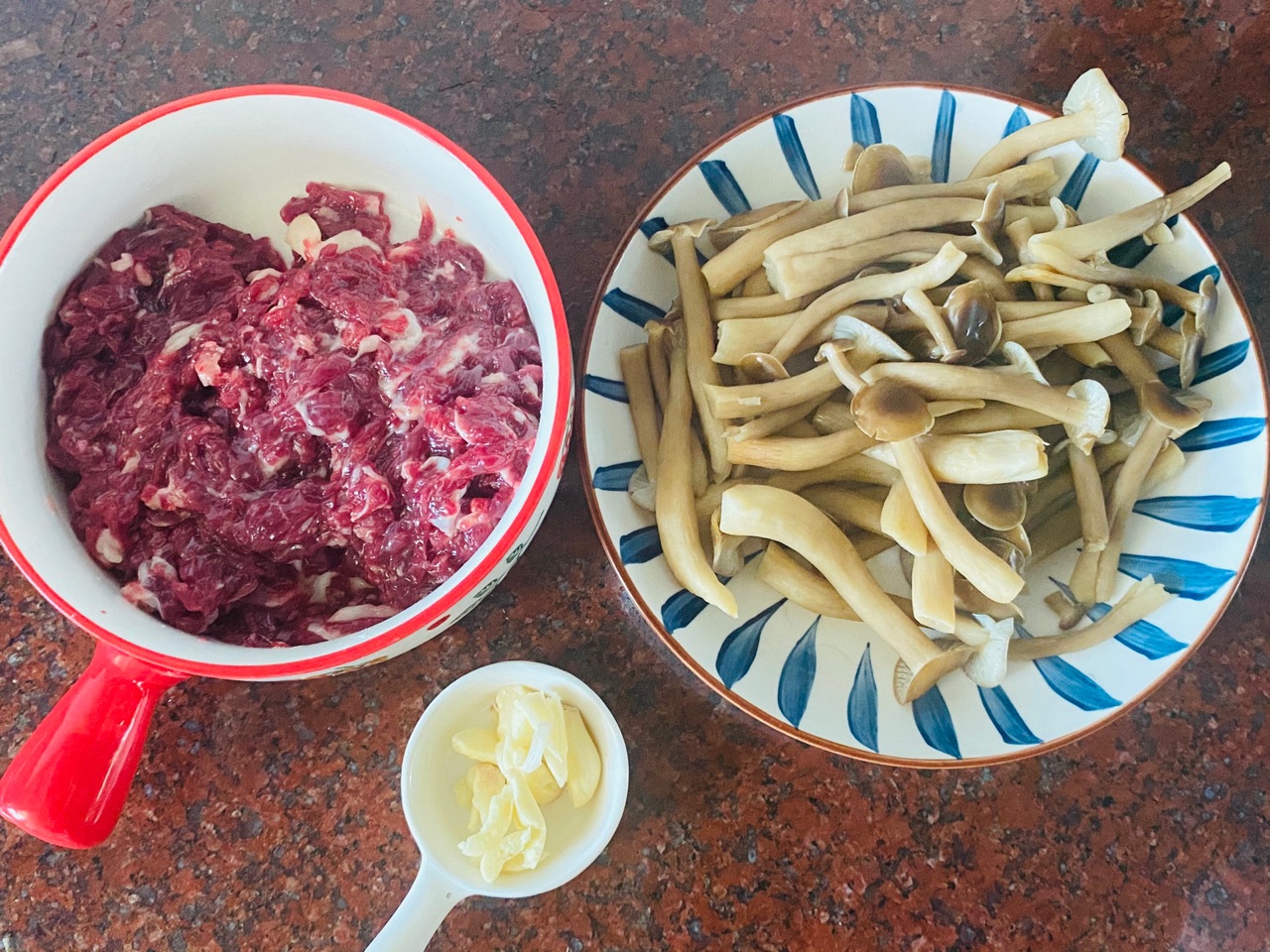 茶树菇炒肥牛