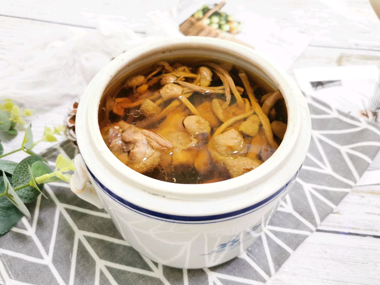 茶树菇炖鸡汤