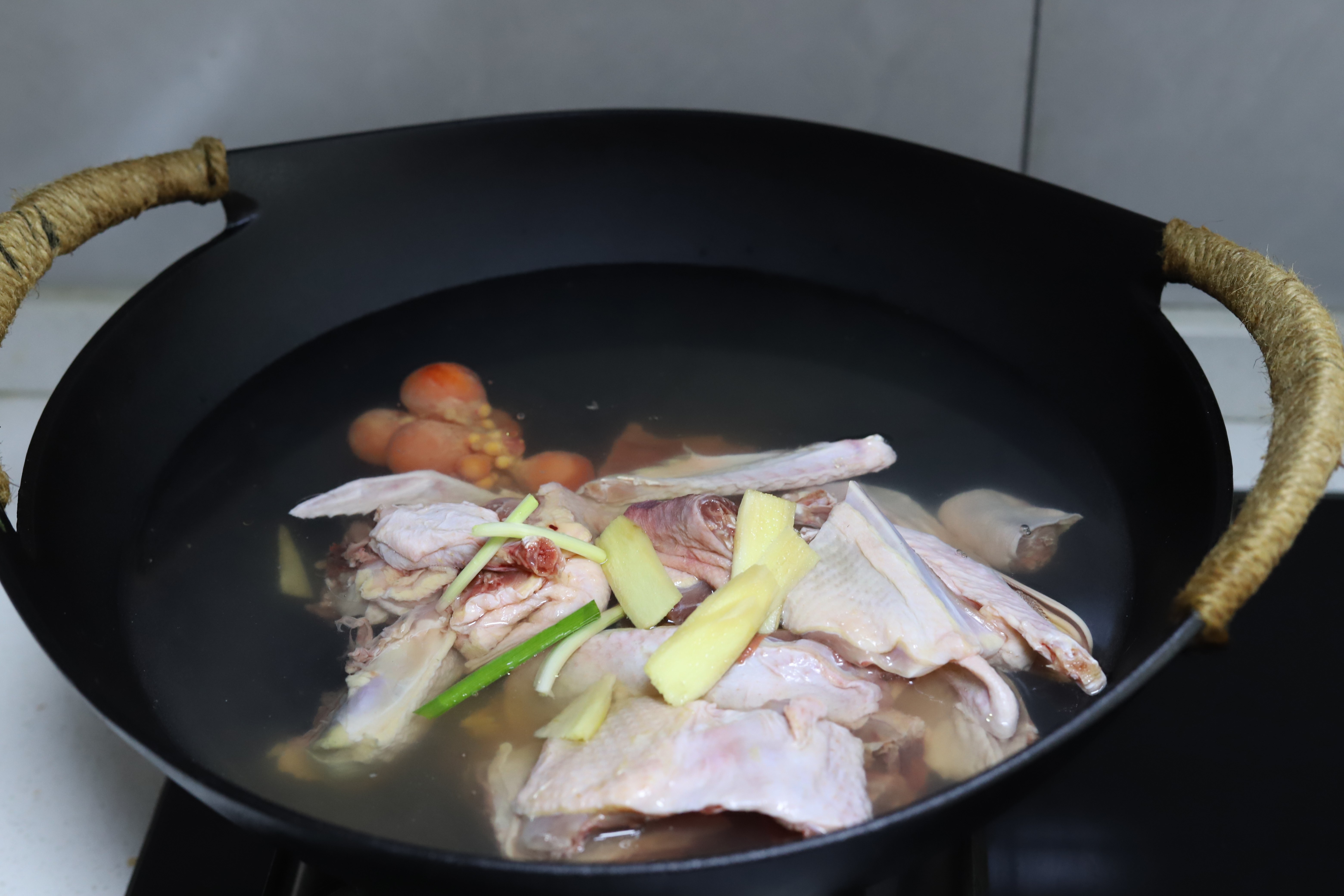 茶树菇炖鸭子