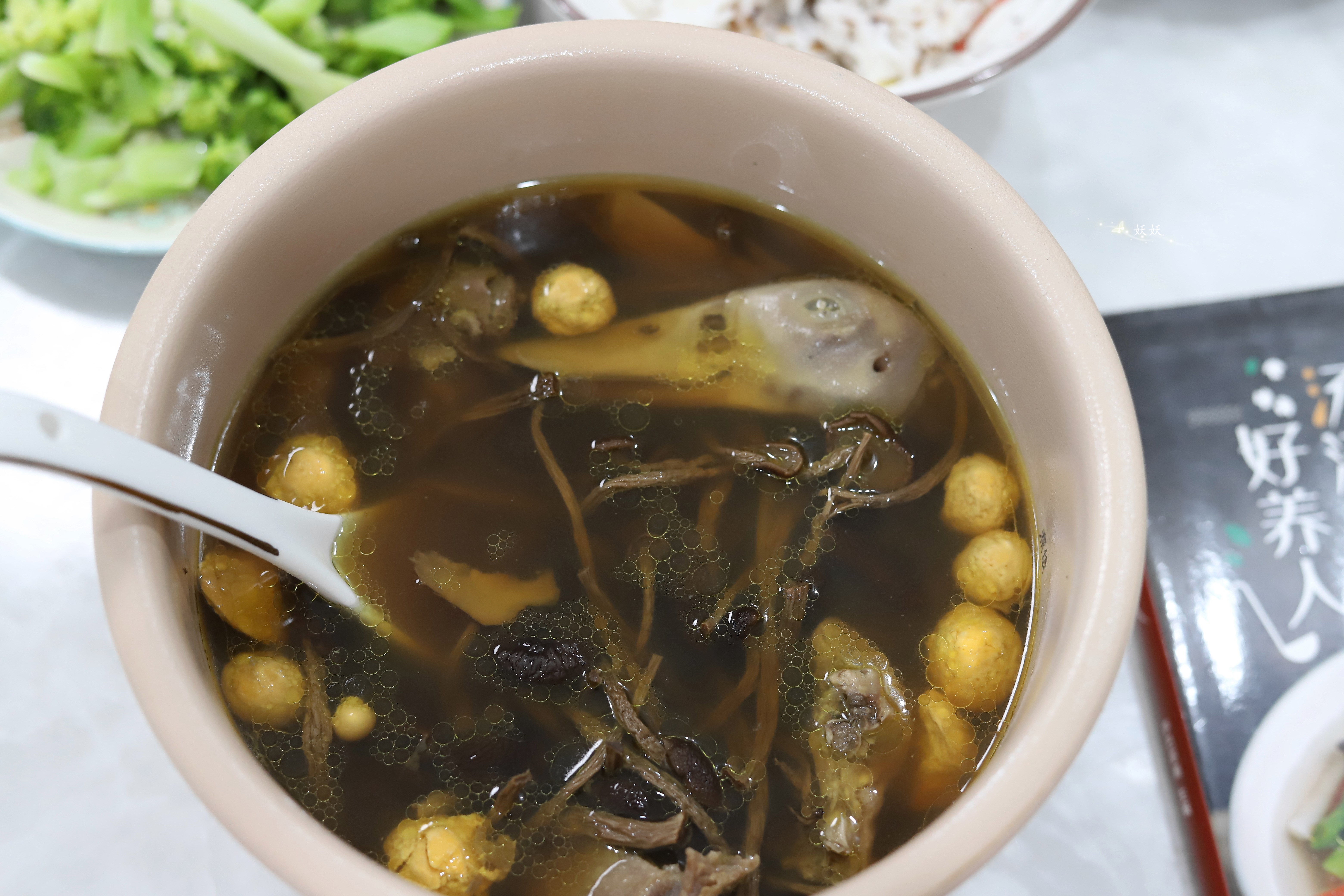 茶树菇炖鸭子