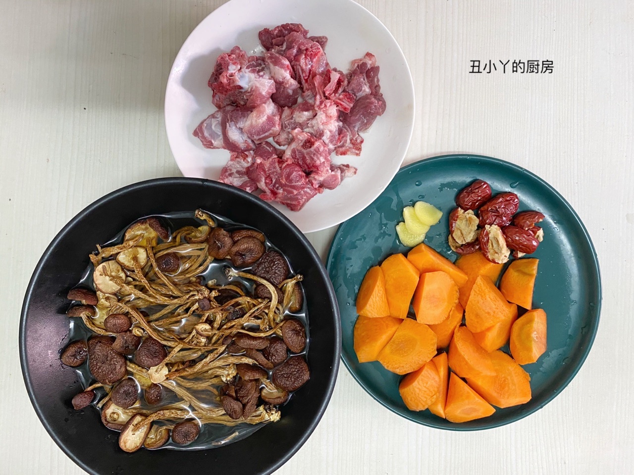 茶树菇胡萝卜排骨汤
