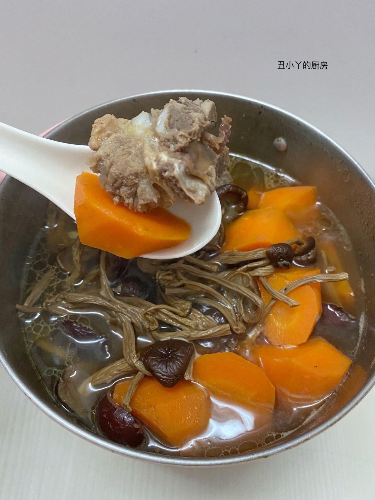 茶树菇胡萝卜排骨汤