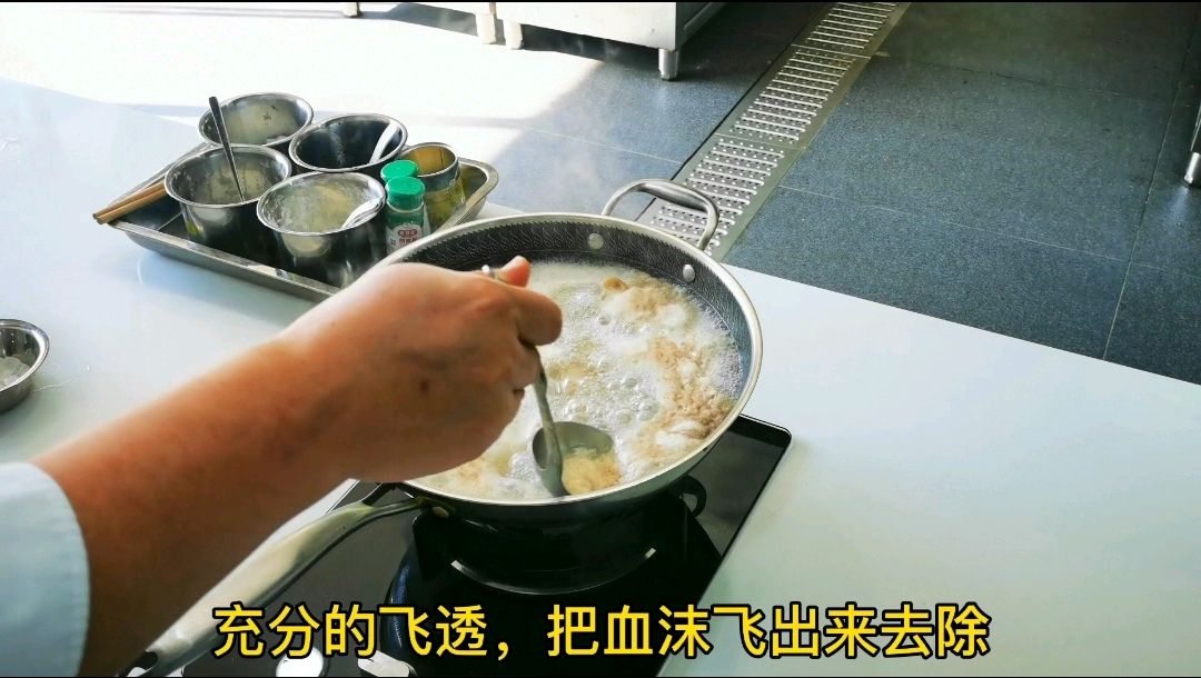 颤动红烧猪手