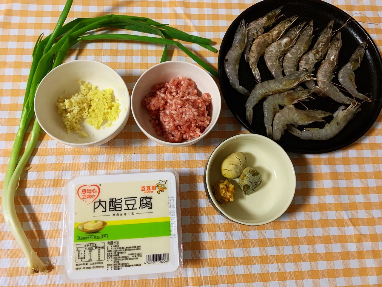 馋哭小孩儿的鲜虾豆腐煲