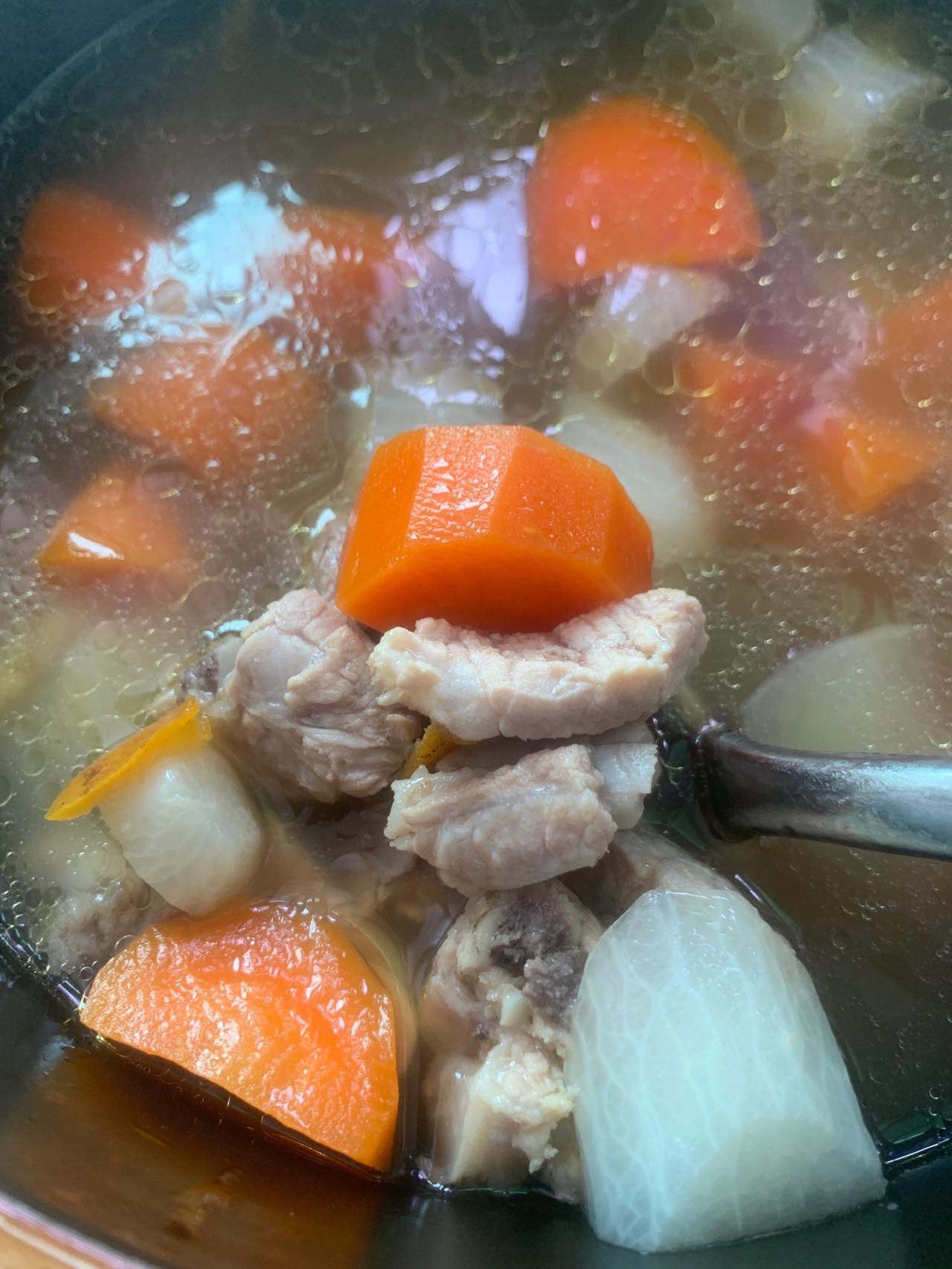 长高高食谱之青红萝卜排骨汤