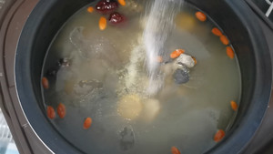超好喝的板栗乌鸡汤香气扑鼻