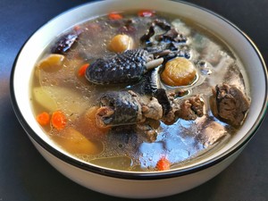 超好喝的板栗乌鸡汤香气扑鼻