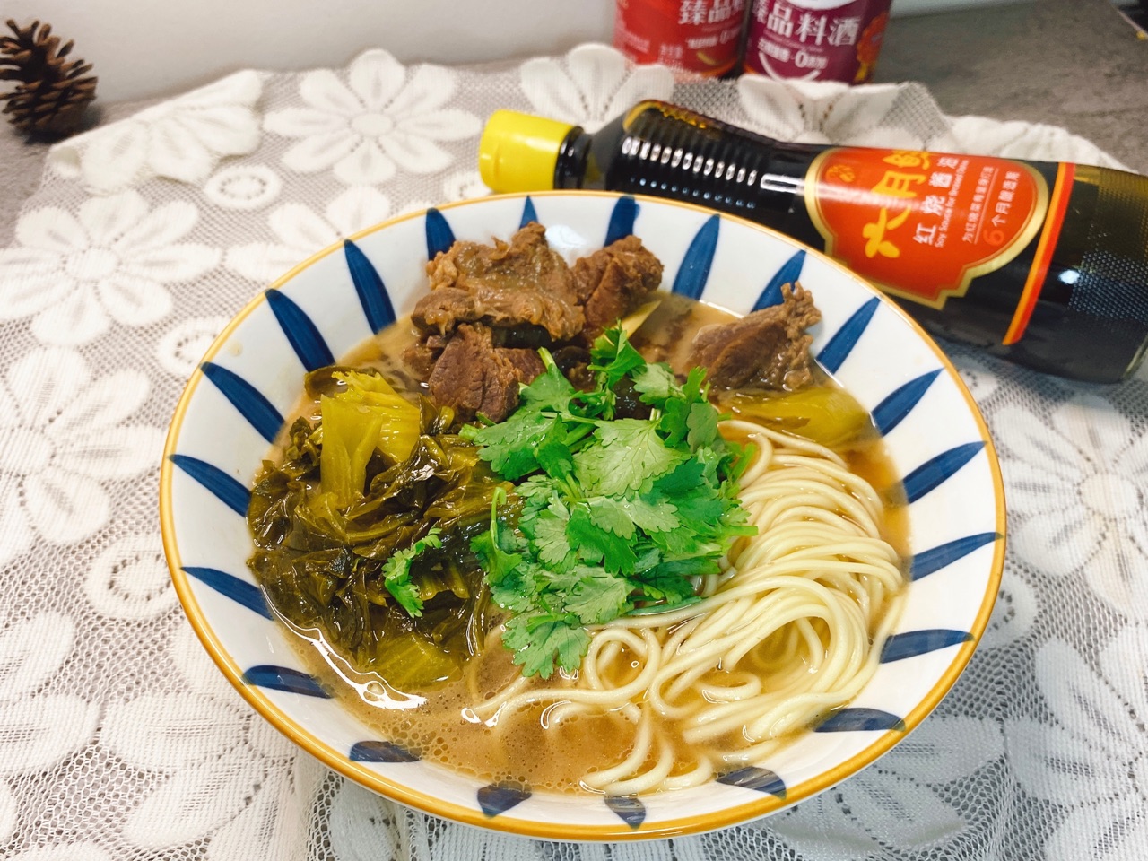 超级开胃的酸菜牛肉面