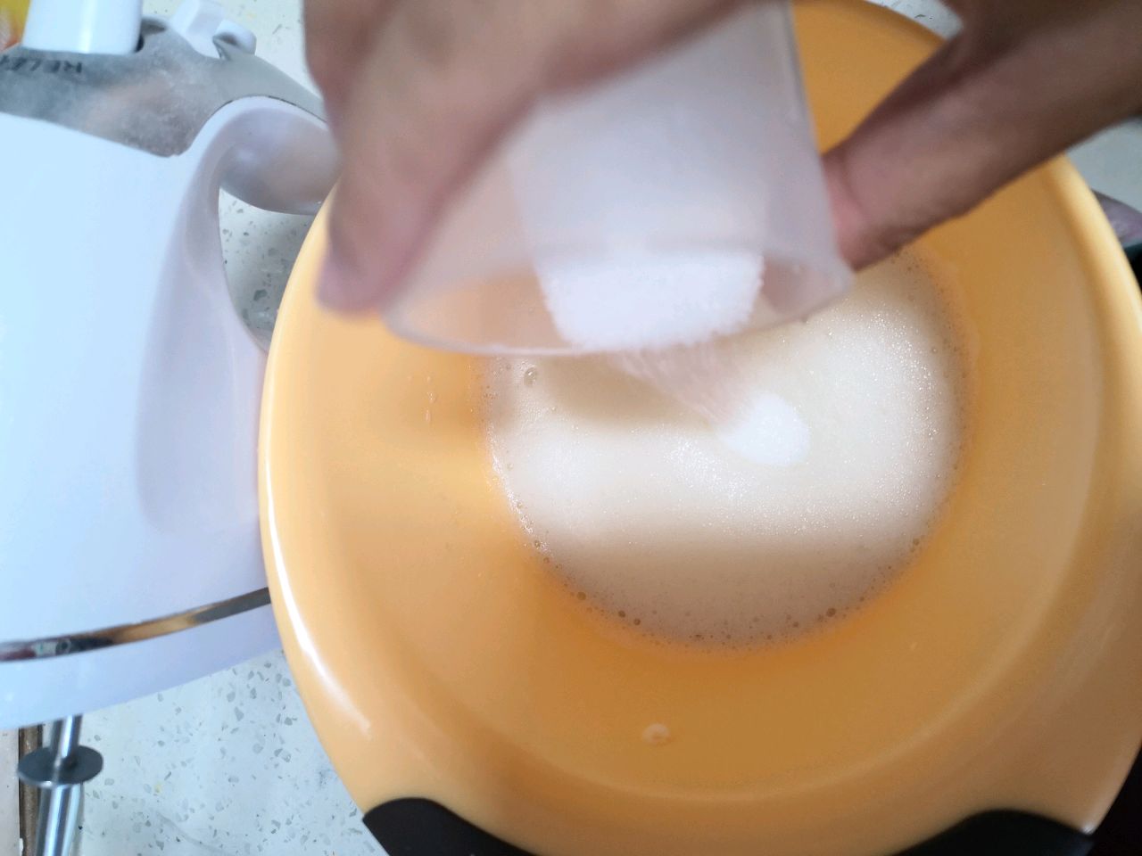 超级可爱的小黄人糖果蛋糕卷