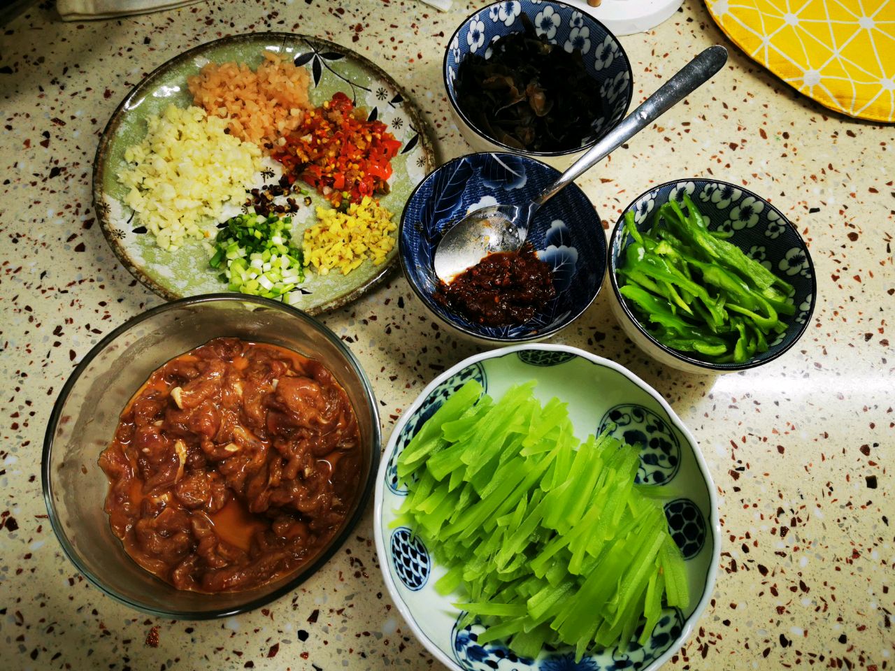 超级下饭菜，没有鱼的～鱼香肉丝