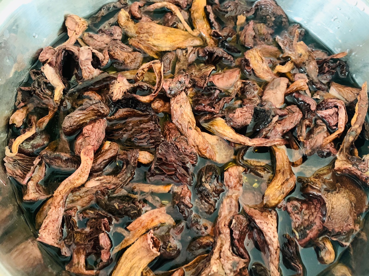 超级下饭—鸡腿炖红蘑