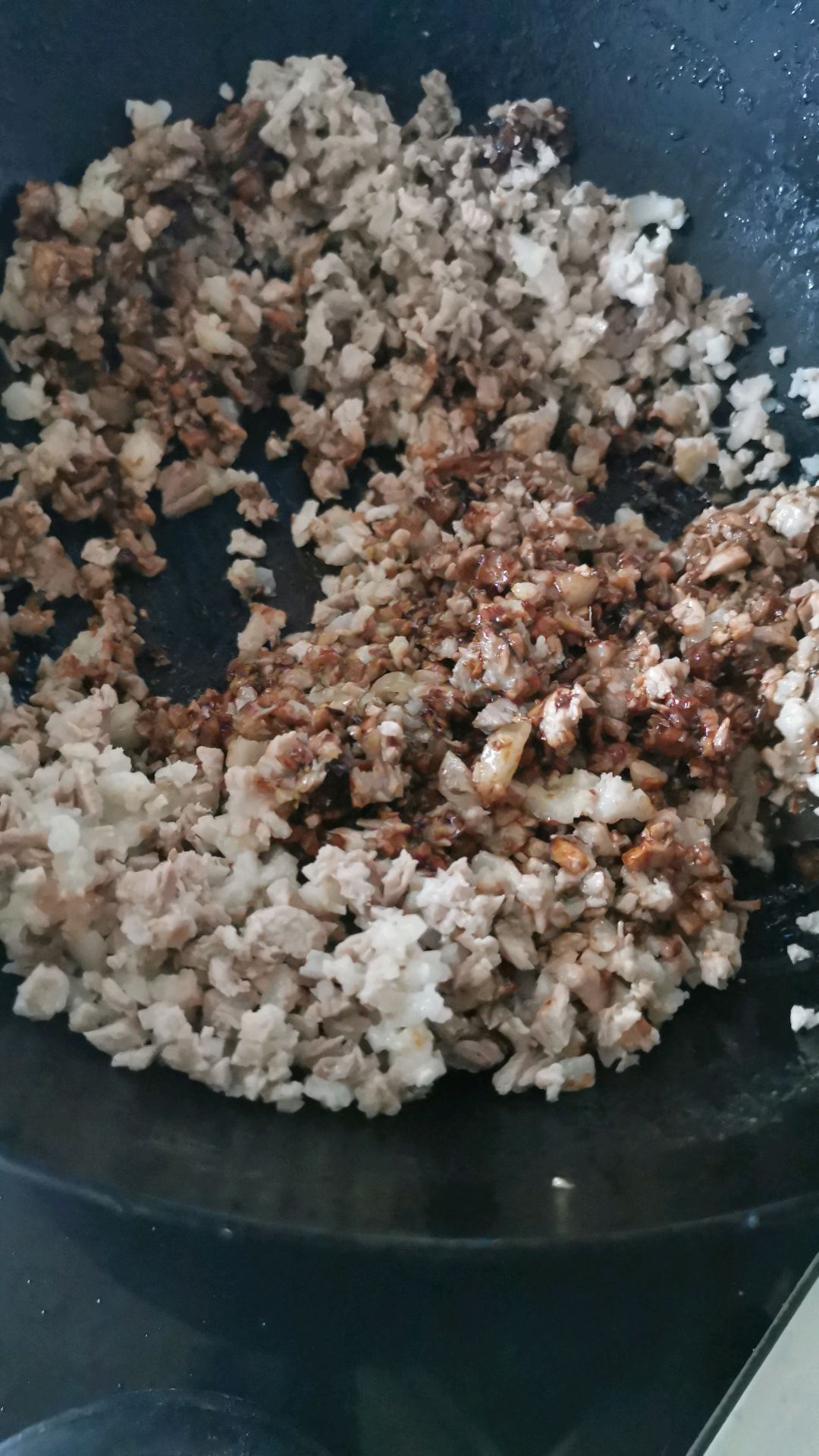 超级宣软酱肉玉米包子
