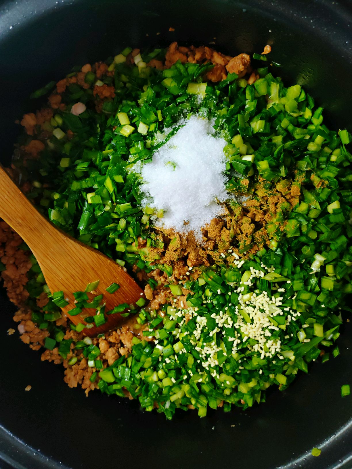 超简单的猪肉韭菜馅饺子