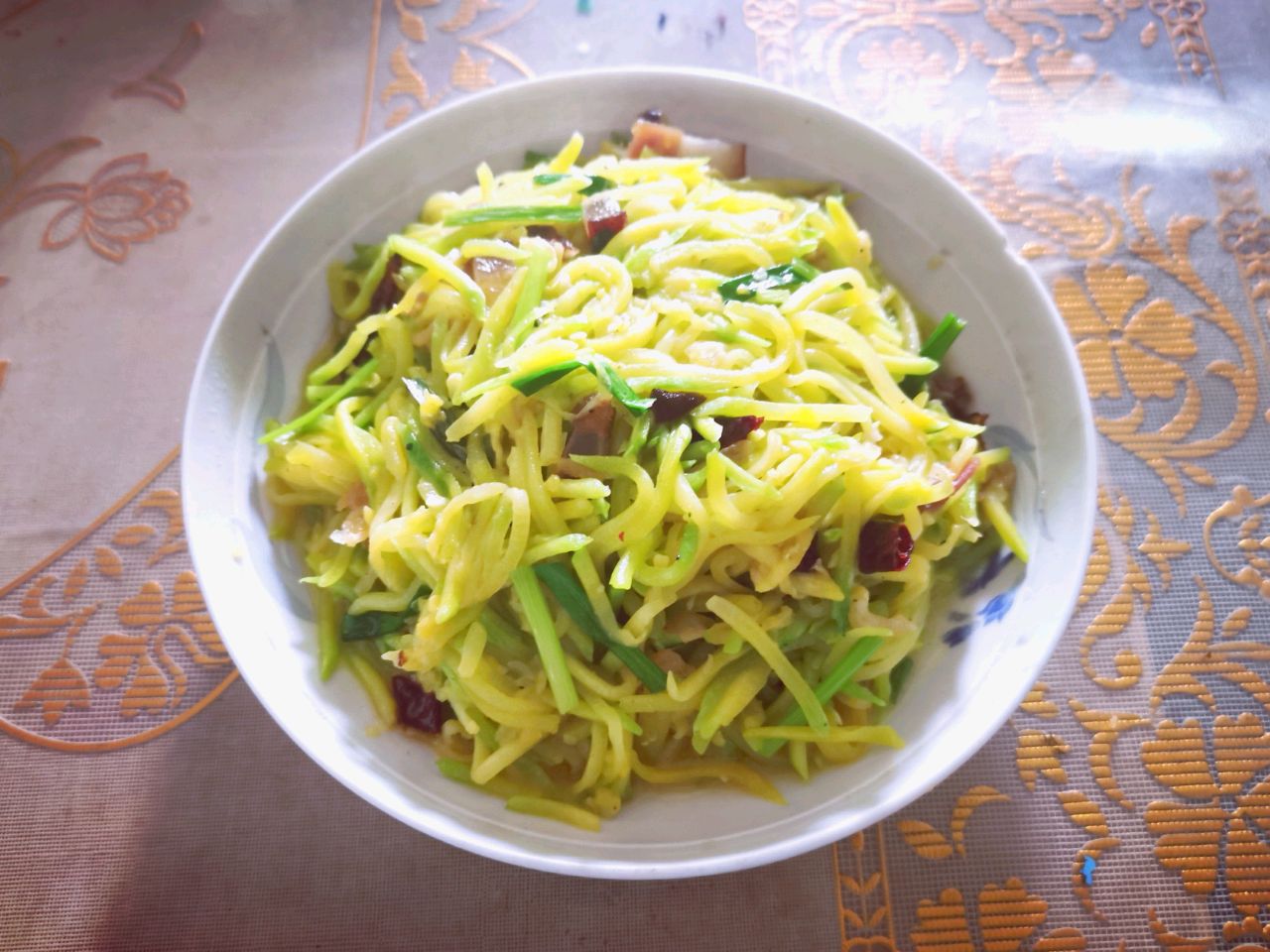 炒腊肉丁南瓜丝（适合老人）