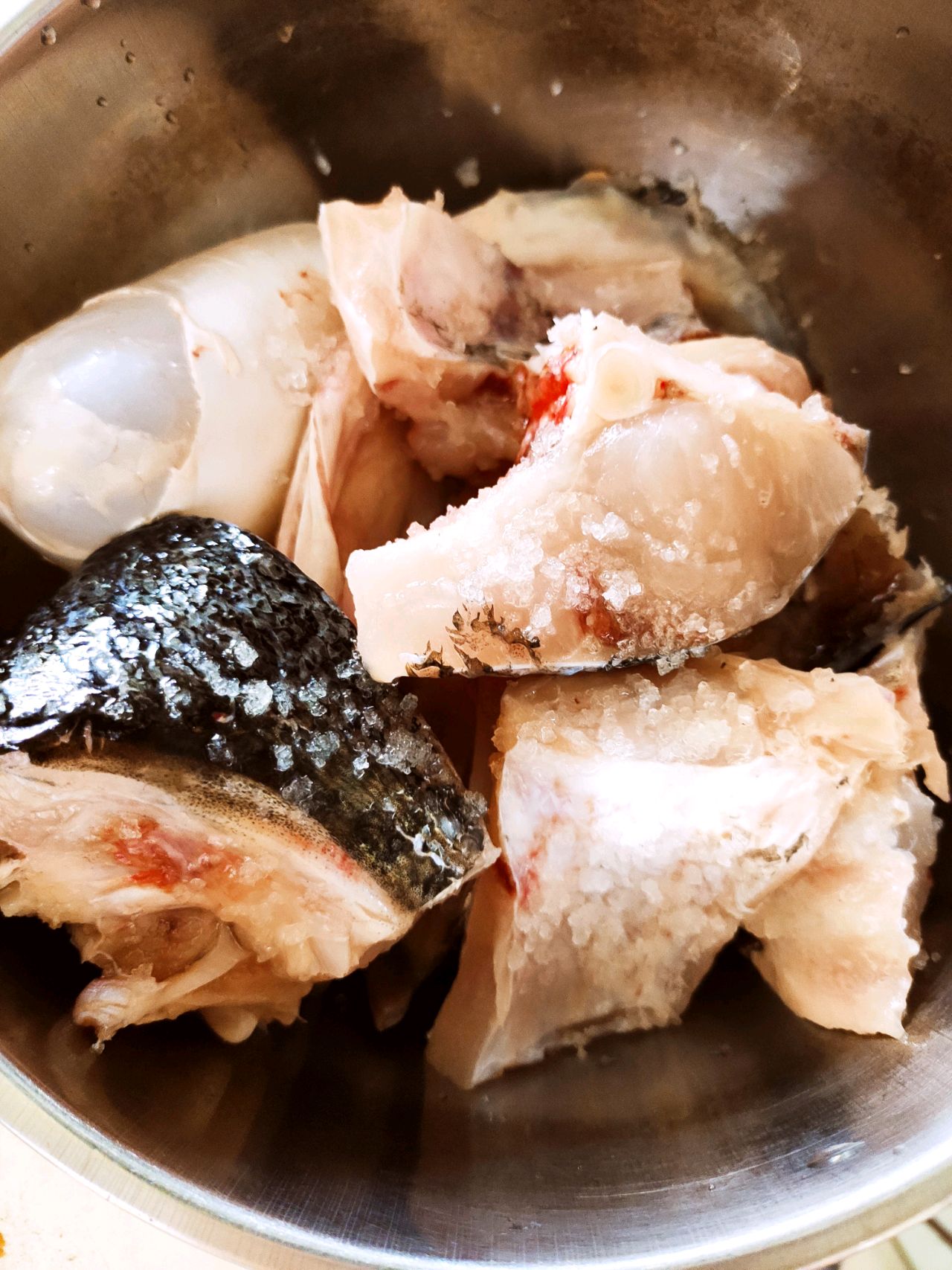 #超奶白的鱼头豆腐汤#