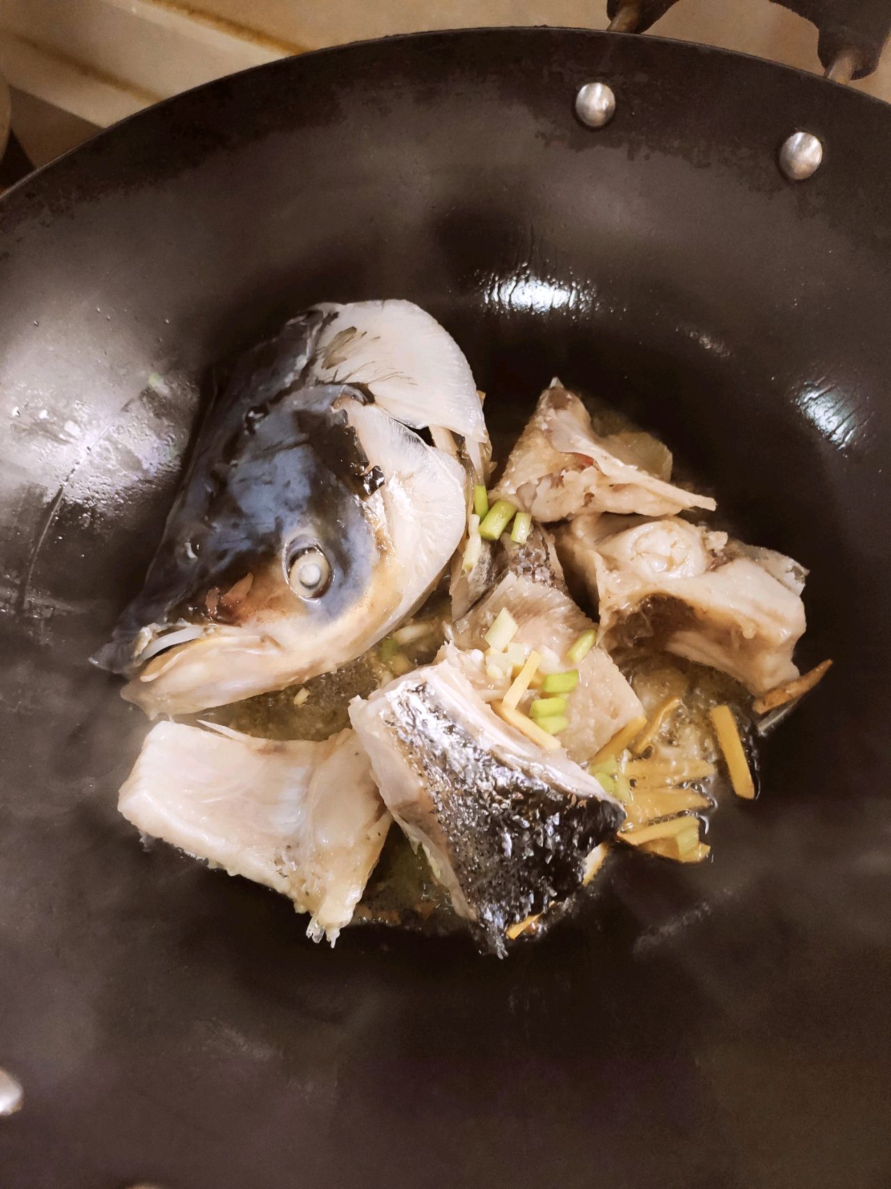 #超奶白的鱼头豆腐汤#