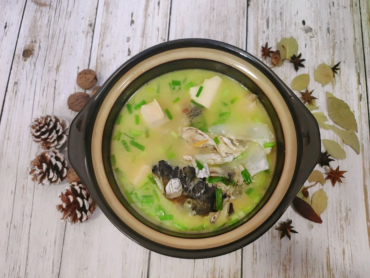 #超奶白的鱼头豆腐汤#