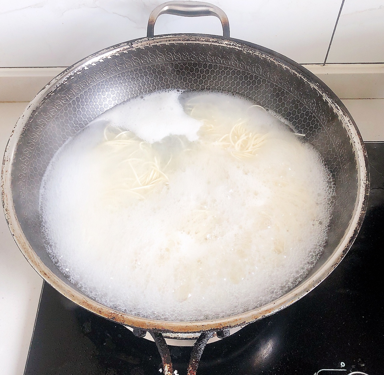 超爽的老坛酸辣牛肉面