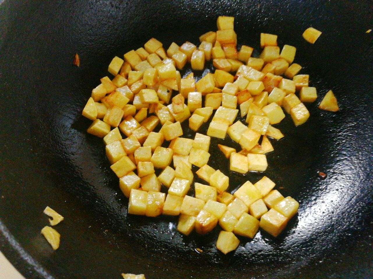 超下饭的煎土豆炒鸡丁