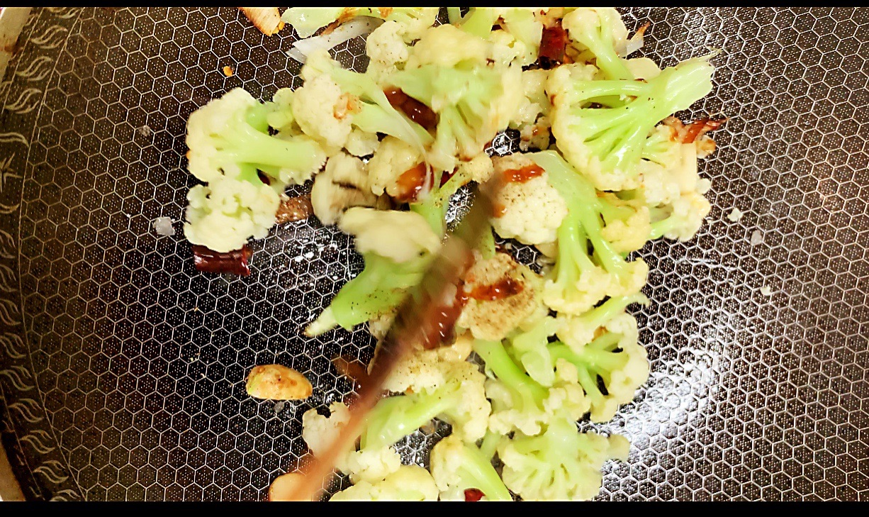 超下饭～干煸鲮鱼有机花菜