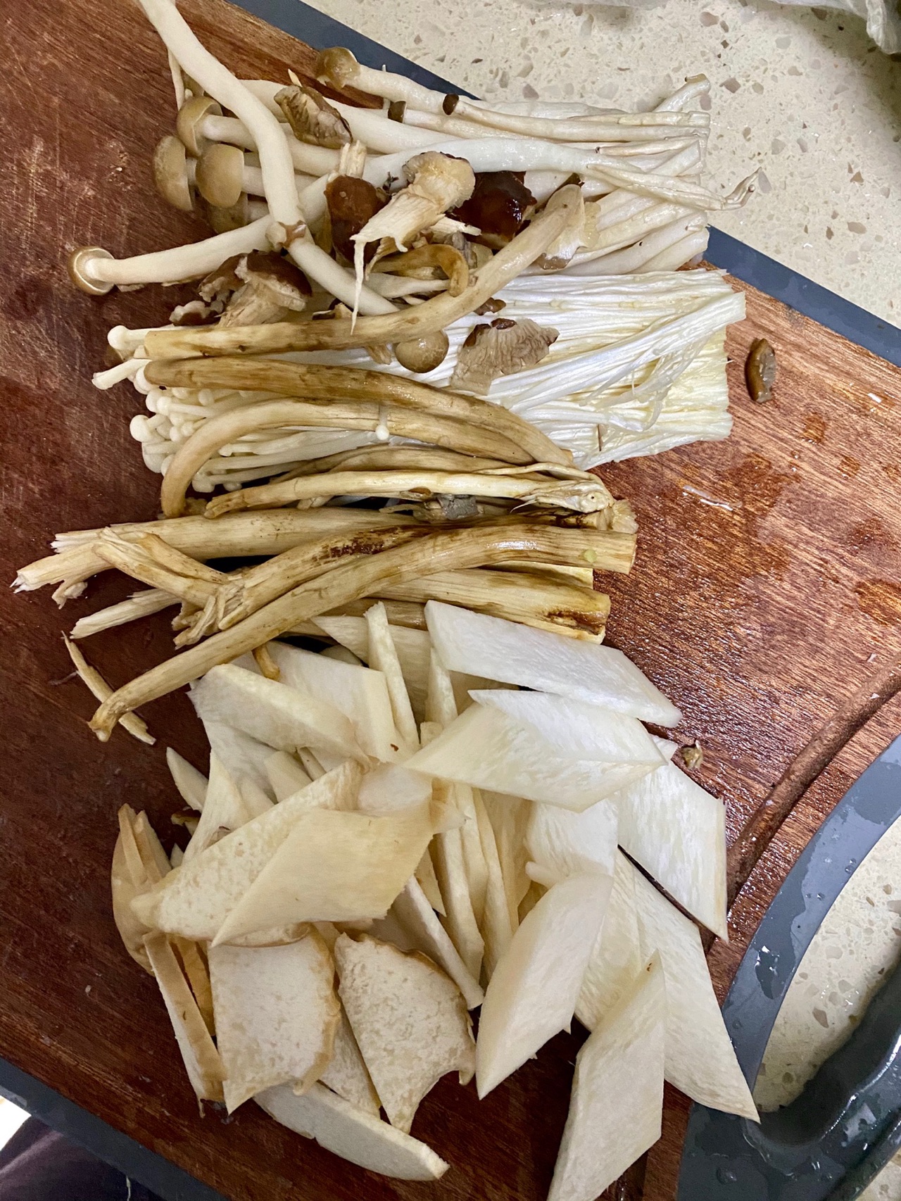 超下饭素菜-蚝油菌菇