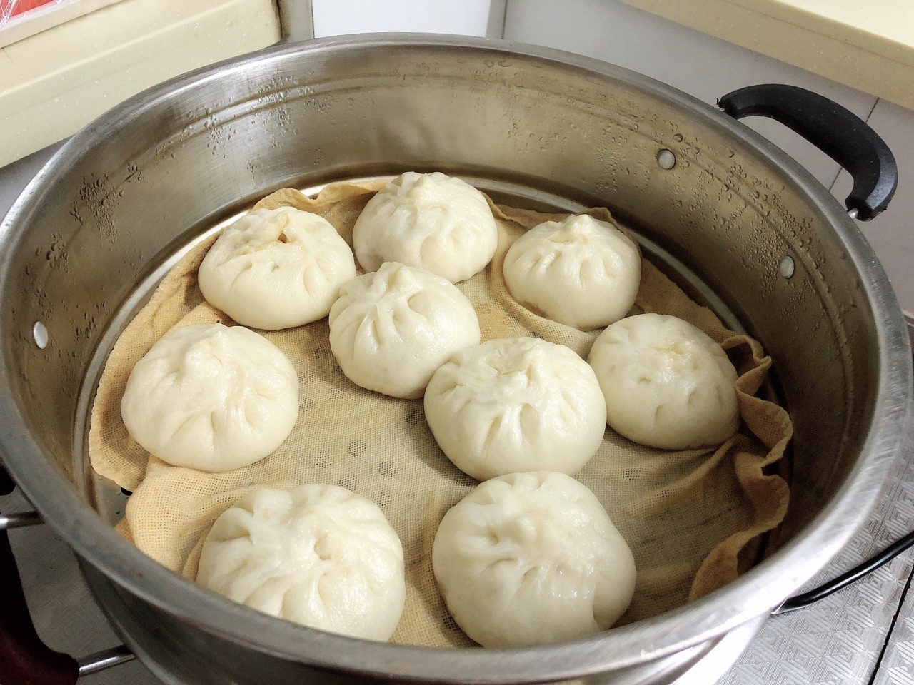 超香猪肉大葱包子