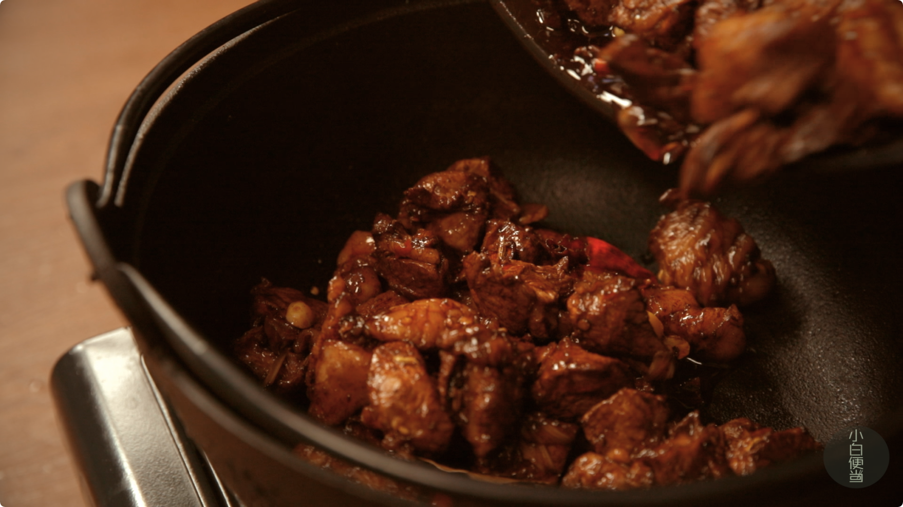 吃一口就能上瘾的红焖羊肉，暖身又暖胃，超级下饭