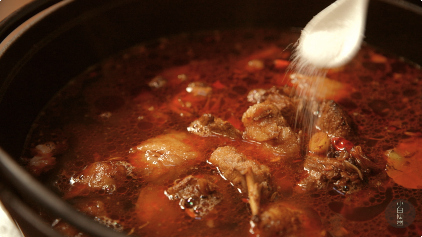 吃一口就能上瘾的红焖羊肉，暖身又暖胃，超级下饭