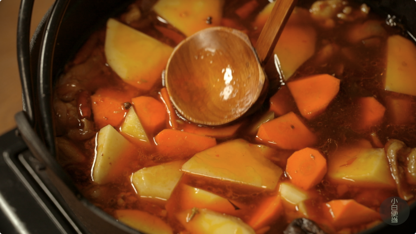 吃一口就能上瘾的红焖羊肉，暖身又暖胃，超级下饭