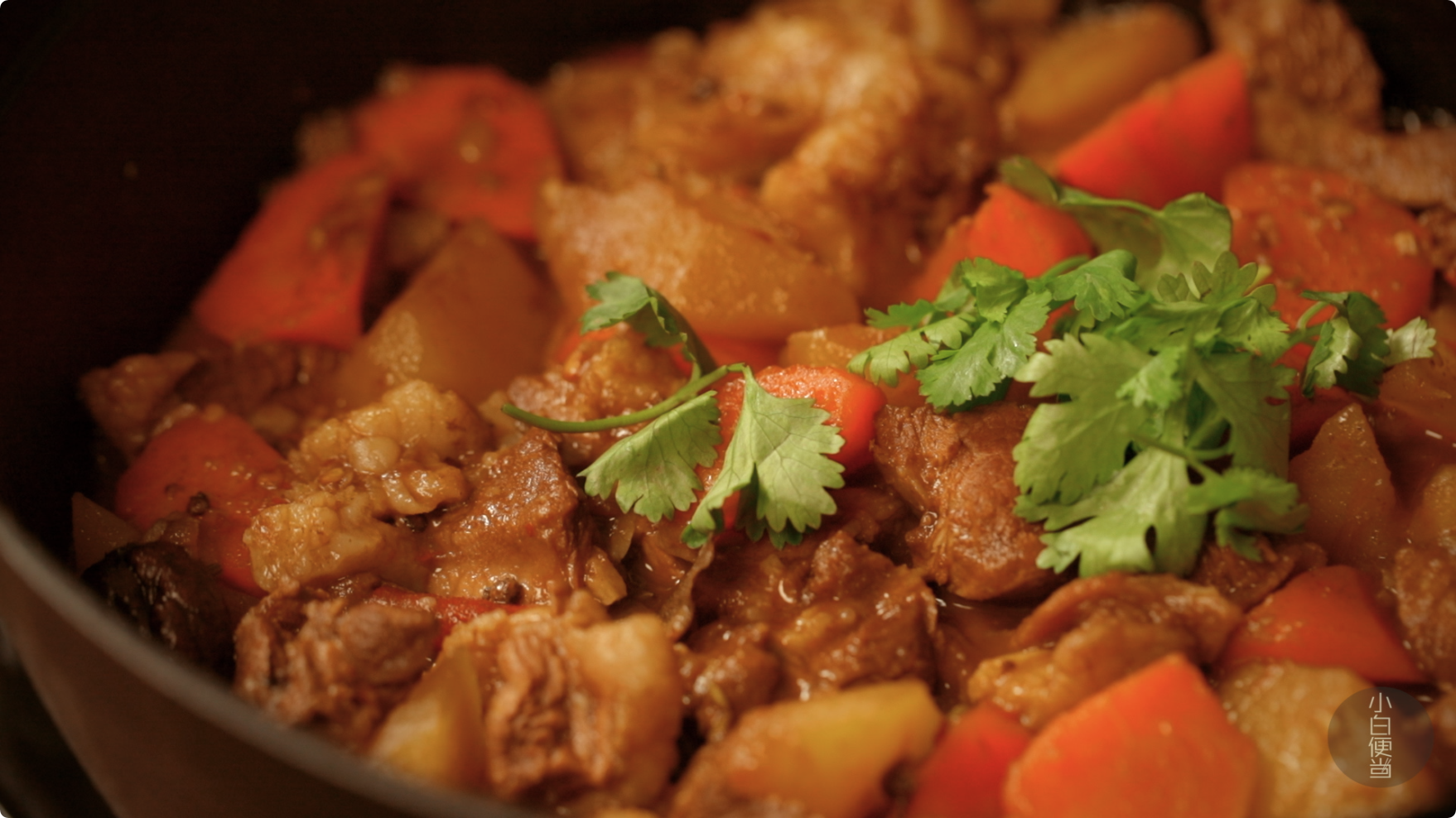 吃一口就能上瘾的红焖羊肉，暖身又暖胃，超级下饭