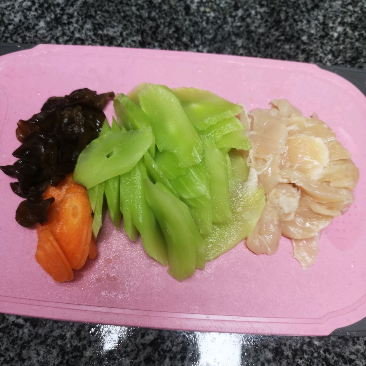 吃不胖的莴笋炒鸡肉