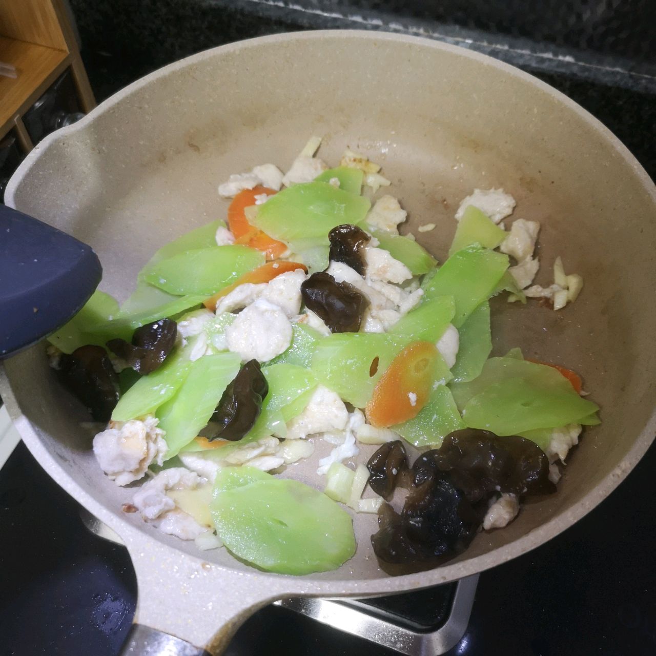 吃不胖的莴笋炒鸡肉