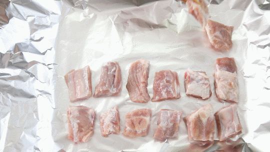 吃它得靠抢,上桌秒光盘的烤排骨!光波炉/烤箱都能做~