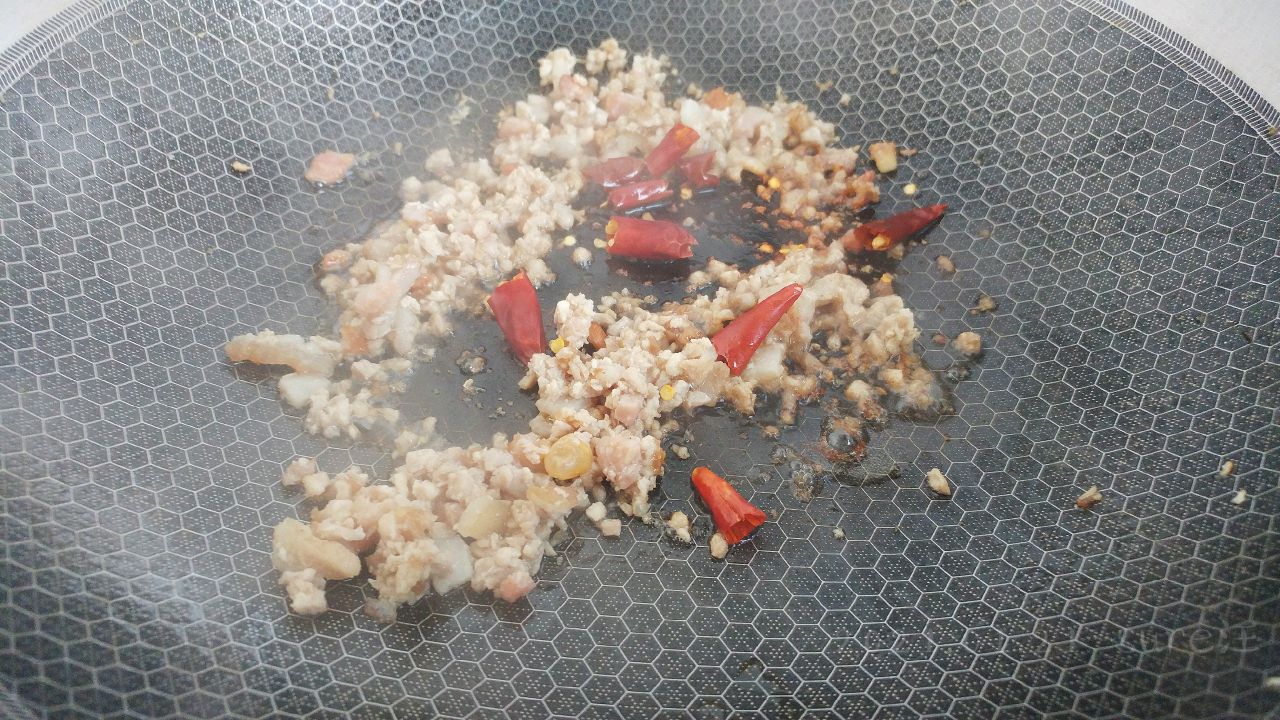 豉油辣肉炒拉皮